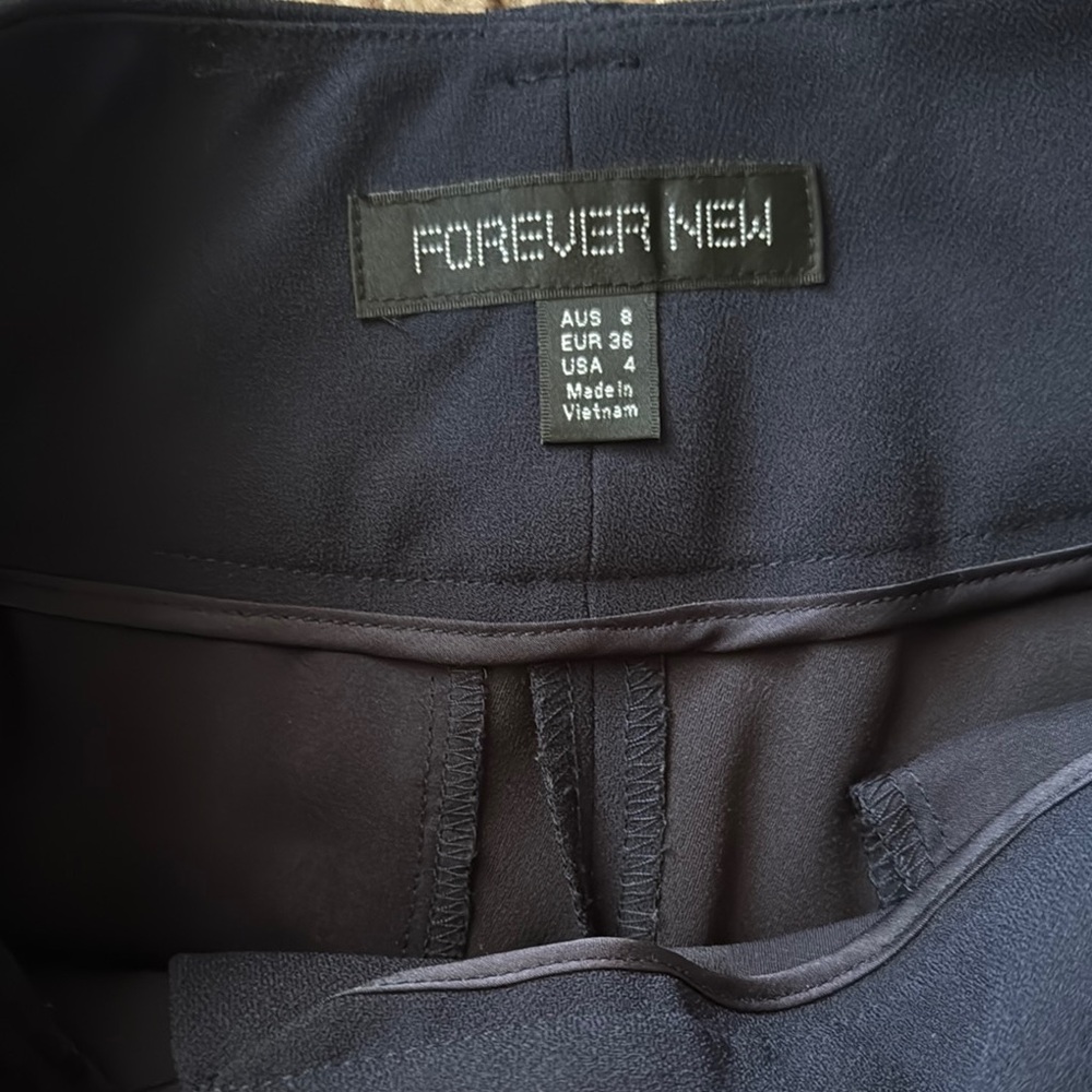 Forever New Black Ankle Cropped Pants - Picture 2 of 3